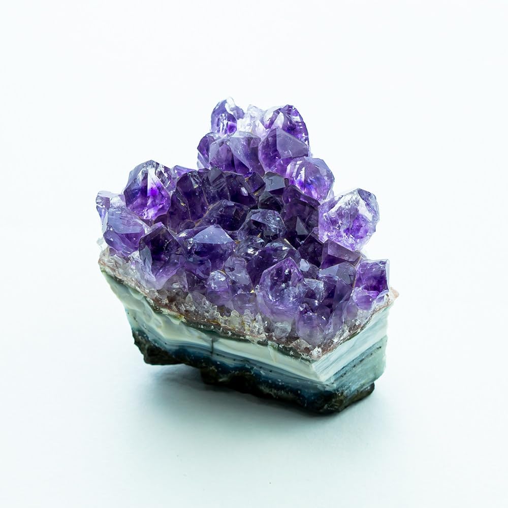 Géode d'améthyste naturelle pour créer un coin zen dans le salon