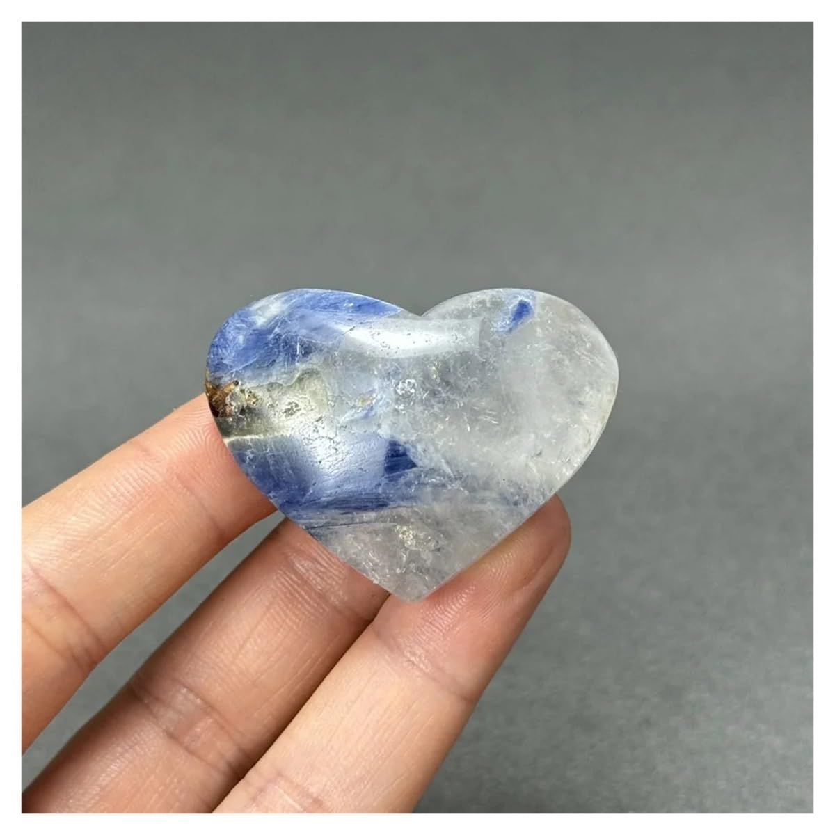 Kyanite Bleue Naturelle en Cœur : Ambiance Zen et Décoration de Salon Harmonieuse