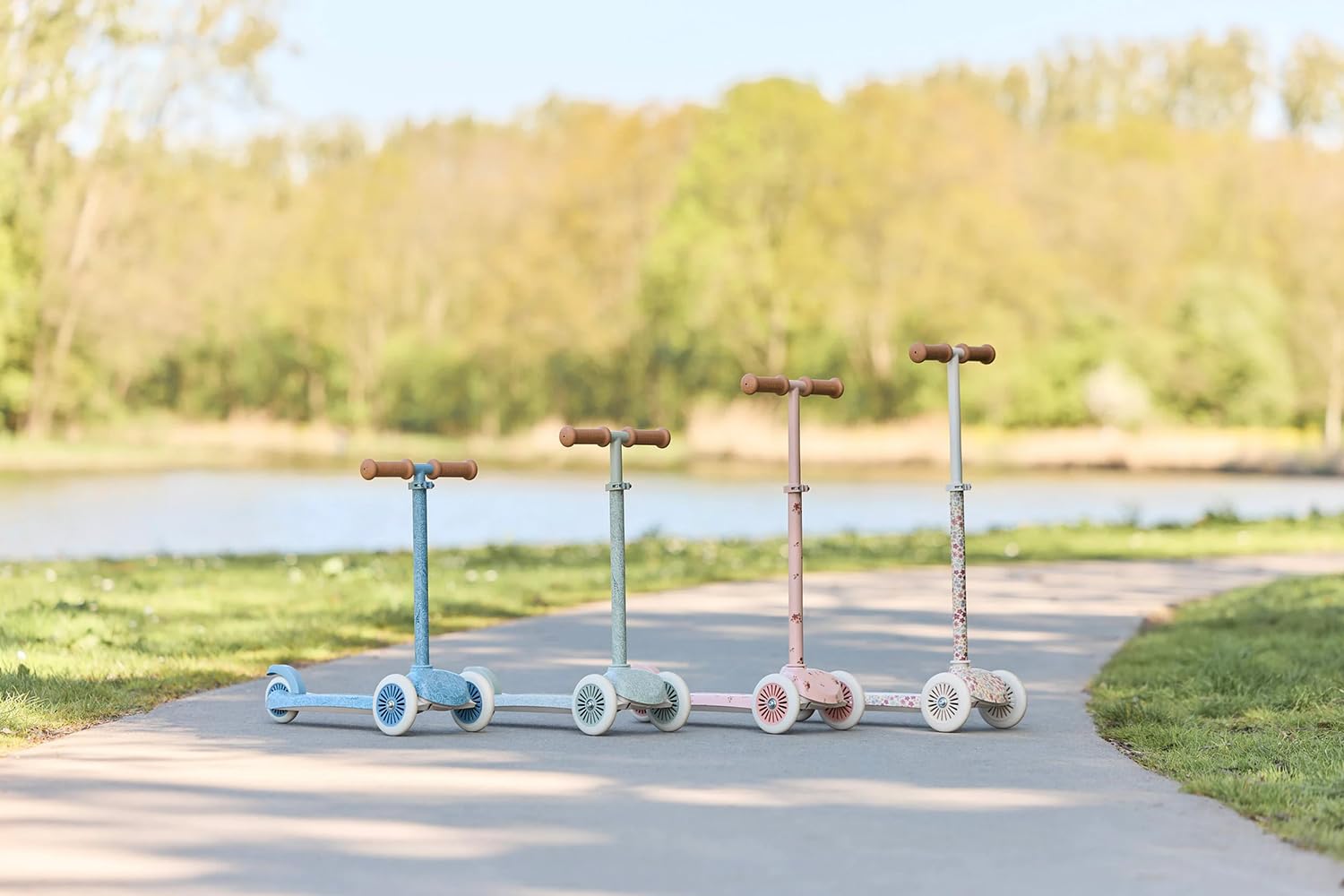 Little Dutch Kinder Scooter - Stabiler Roller - Höhenverstellbarer Cityroller - Sportlicher Kinderroller - Tretroller mit 3 Rädern - Unisex - von 3-5 Jahre - bis zu 50 kg - Safari Dreams - grün