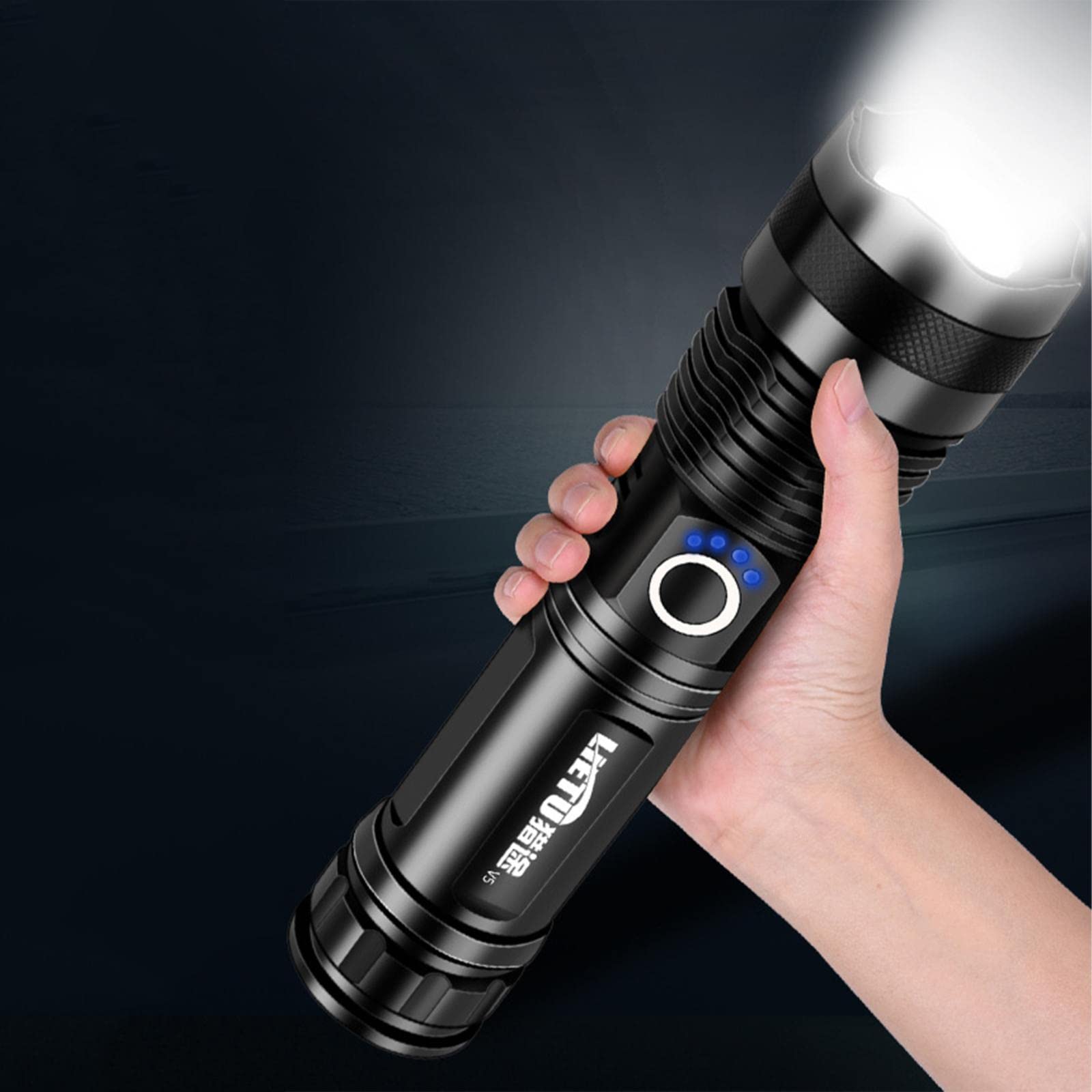 Torcia LED Zoomabile Ricaricabile 9500000LM – La Luce Che Non Ti Lascia Mai Al Buio (con 5 Modalità) - copertina