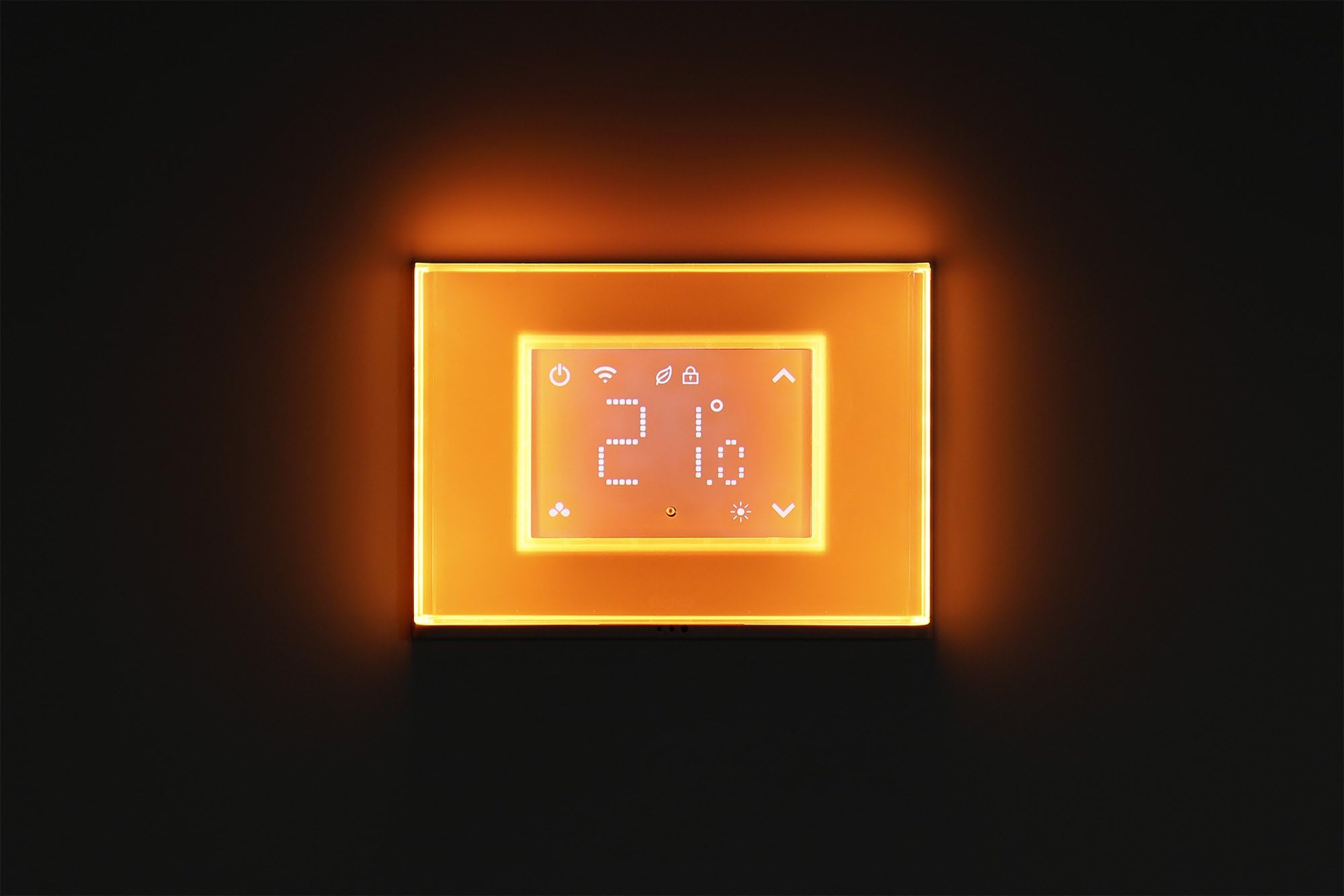 Beghelli - Cronotermostato Smart Dom-e con Display Touch e Placca Luminosa, Compatibile con Amazon Alexa e Google Assistant tramite App, Condizionamento/Riscaldamento, Luce Emergenza, Batteria Inclusa