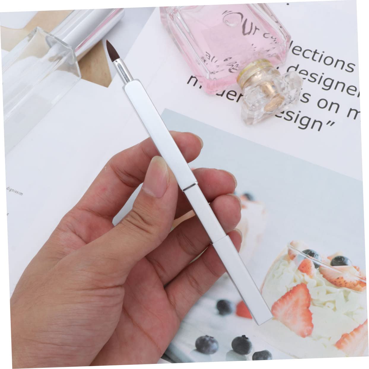 IWOWHERO 3pcs Lipstick Applicator Retractable Lip Brush Portable Makeup Brush Ideal for Daily Salon Use