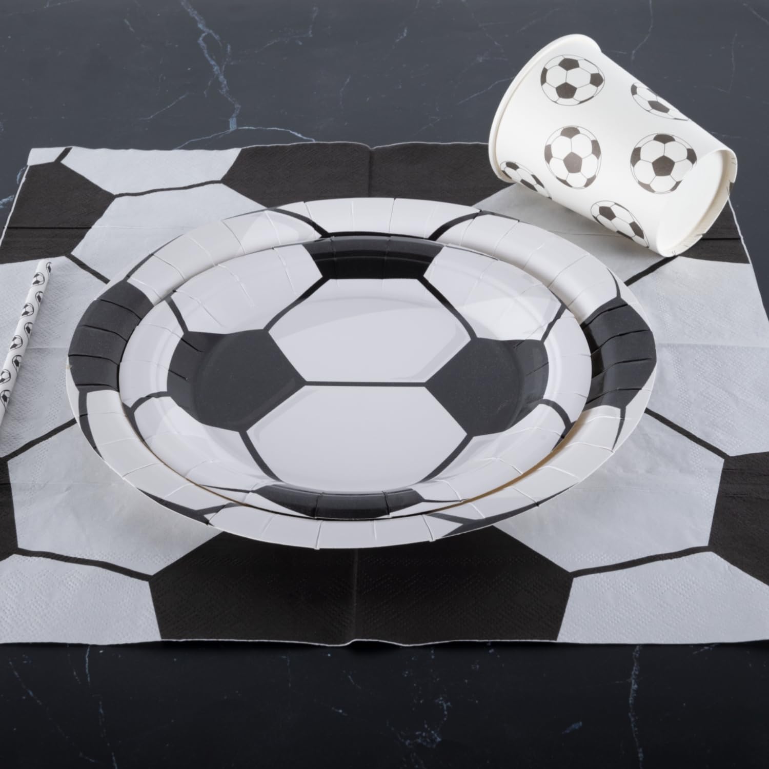CEILIWEN Set Completo per Feste a Tema Calcio 125PCS - 25 Piatti di Carta Premium (9” & 7”), Bicchieri, Tovaglioli e Cannucce - Decorazioni per Compleanni a Tema Mondiali e Sportivo