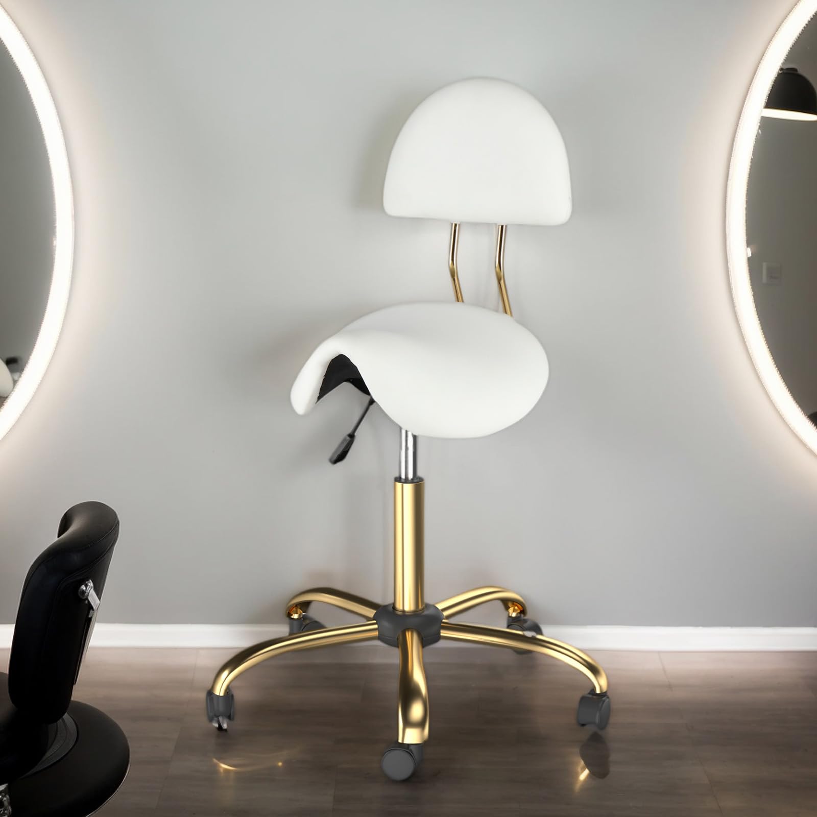 Bonnlo Tabouret de Selle, Tabouret à roulettes Réglable en Hauteur, Tabouret de Bureau Rotation à 360°, Revêtement en PU (Blanc + Or, avec Dossier (66P x 66l x 91H cm))