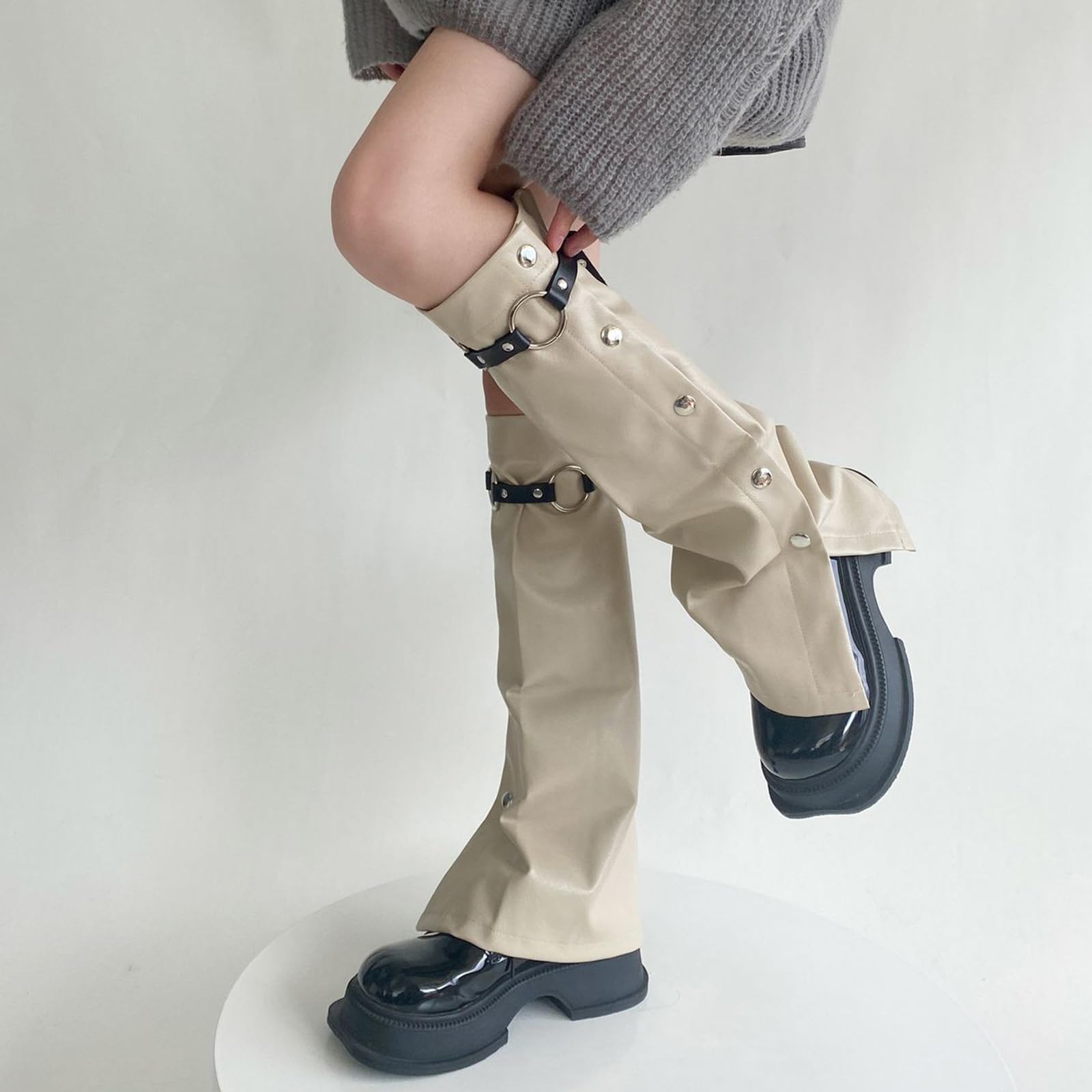 Subcultures Calentadores de pierna de cuero para mujer con hebilla y botones laterales con amplias cubiertas para botas acampanadas calcetines de pantorrilla callejero calentadores de piel