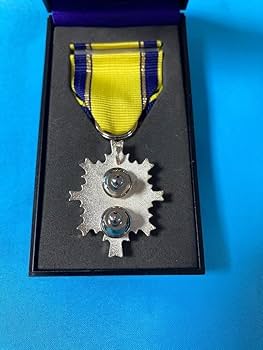 Amazon.co.jp: 『希少エラー品』自衛隊 第三級 防衛功労章 第7号 防衛