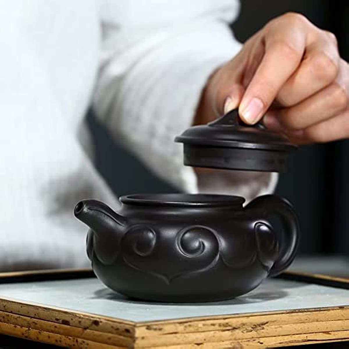 Service à thé Kungfu en céramique, théière Violette de 200 ML avec Filtre à Bille, en Terre Noire Brute, idéal pour Les Pique-niques et Les Voyages.