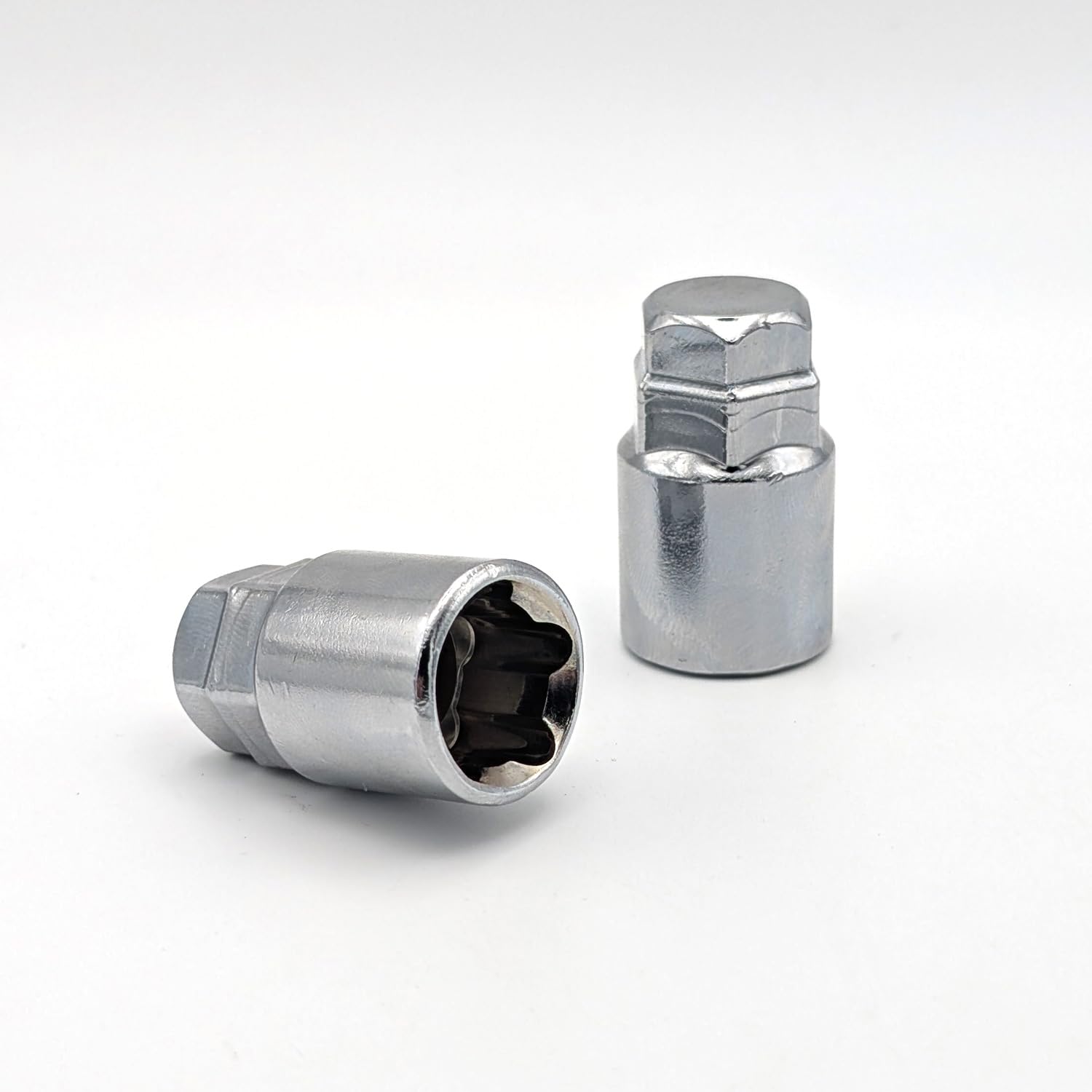 TRACER Juego de pernos para llanta antirrobo M14 x 1,5, 27 mm, con 2 llaves compatibles con Audi, VW, Seat, Skoda