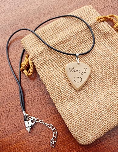 Pendentif médiator guitare personnalisé en bois massif d’acajou ou noisetier - Les Beatles, Paul McCartney, John Lennon, RIngo Starr, George Harrison Pendentif médiator guitare personnalisé en bois massif d'acajou ou noisetier – Image 4