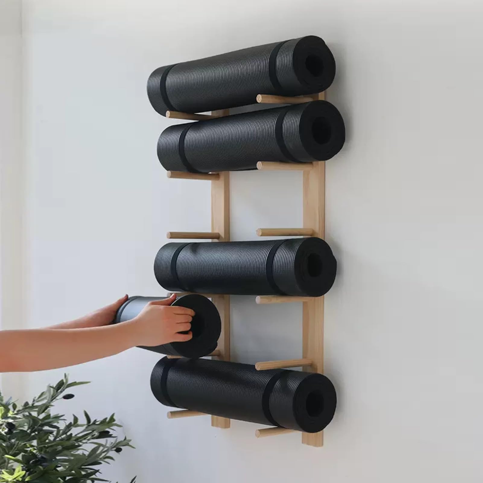 Support mural pour tapis de yoga, organisateur de rangement en bois à 6 niveaux pour salle de sport à domicile, support d'équipement de fitness, solution de rangement durable pour tapis de yoga
