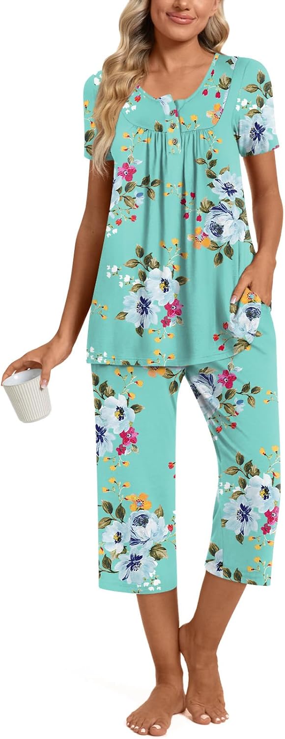Womens Summer Pajama Sets 2 Piece Short Sleeve Top and Capri Pants Plus Size Ladies Lounge Pjs Sets with Pockets