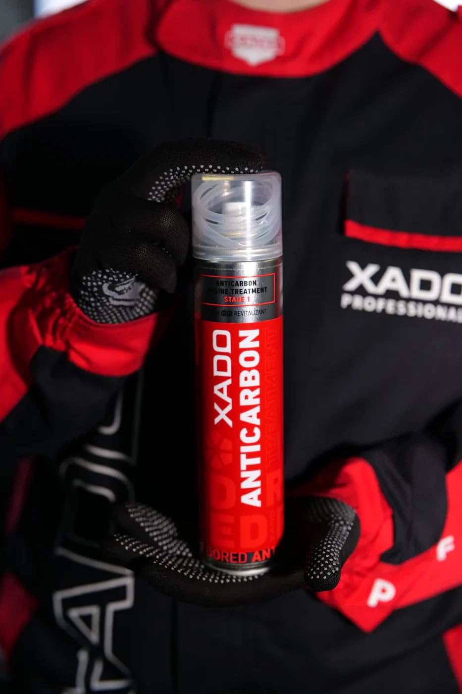 XADO RED ANTICARBON Motor Entkalker Spray 320ml – Hochwirksamer Motorreiniger & Entkohler – Entfernt Kohlenstoffablagerungen, Verbessert Motorleistung, Für Benzin & Diesel Motoren