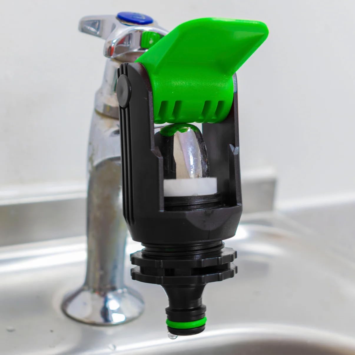 Fresh Nest Black/Green Universal Tap Connector Adapter Mixer Kitchen Garden Hose Pipe Joiner Fitting-Bl (Assorted Colours)