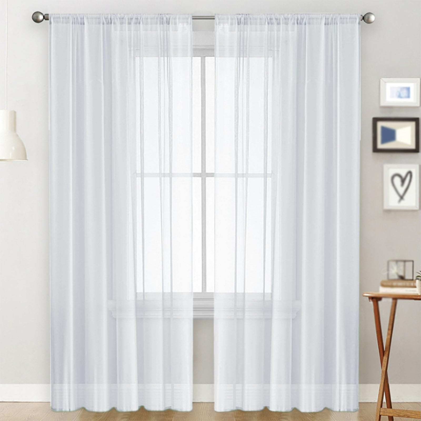 Cortinas translúcidas de salón para iluminar tus tardes de lectura