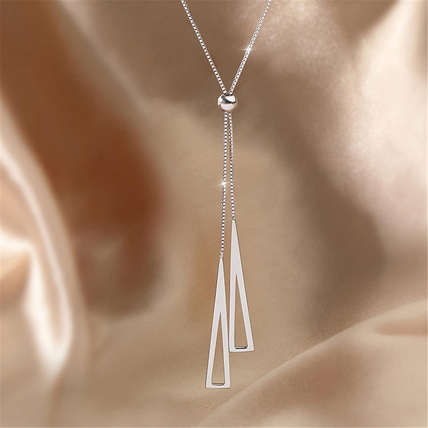 Collana Triangolo in Oro Bianco e Diamanti - Gioielleria Amadori