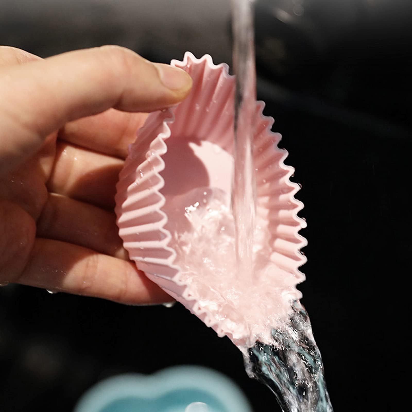 Basics Lot de 12 caissettes à gâteaux réutilisables en silicone, utilisation au four jusqu'à 220 °C