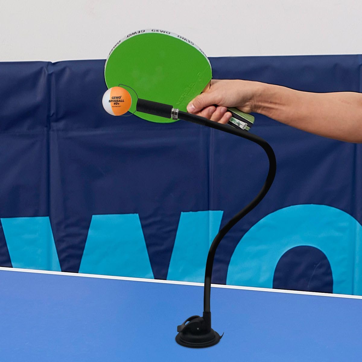 GEWO Spin Coach Tischtennis Spintrainer - Trainingshilfe mit Saugnapf & flexiblem Arm - Ping Pong Ball für Spin-Übungen - Perfekt für Kinder & Erwachsene - Tischtennistrainer für Zuhause