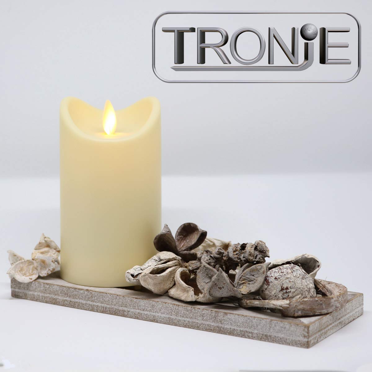 Tronje LED Outdoor Kerze - 13cm Stumpenkerze Creme-Weiß mit Timer u. Fernbedienung - bewegliche Flamme - IP44 UV Hitzebeständig