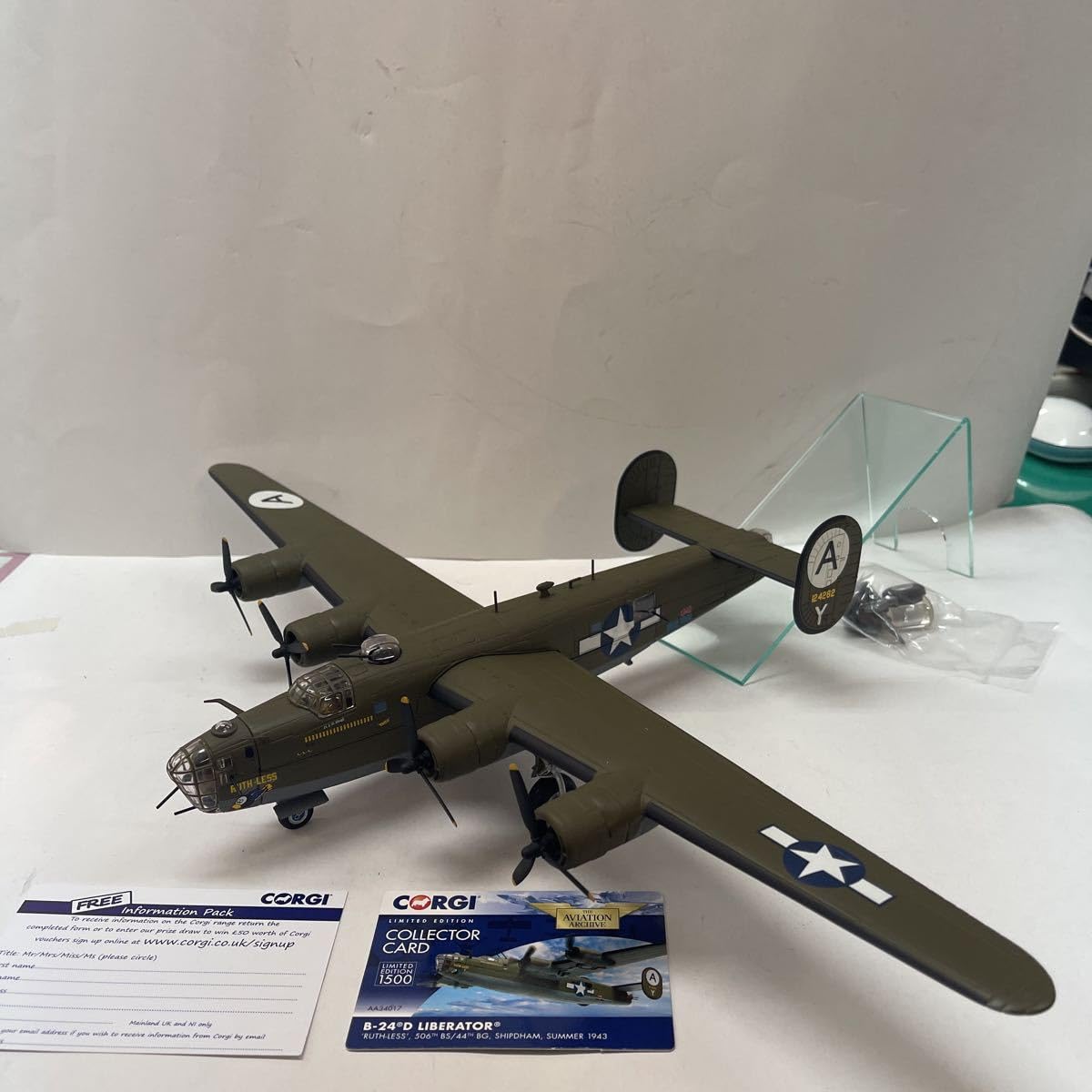 Amazon.co.jp: CORGI製 1/72 B-24.D 爆撃機 : おもちゃ