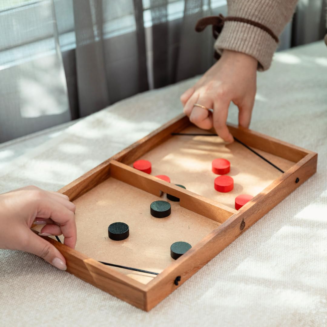 Jeu de palets Fast Sling – Jeu de hockey de table en bois de qualité supérieure pour adultes – Jeu de dextérité à 2 joueurs avec 10 palets – Planche en bois fabriquée à la main, jeu classique, jouet