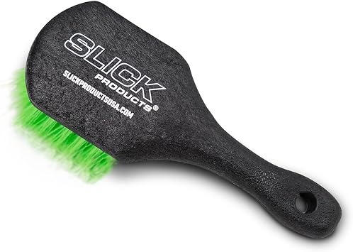فرشاة تنظيف بمقبض قصير من Slick Products مع شعيرات متوسطة النعومة ومقاومة للخدش ومقبض بلاستيكي متين ومثالية للسيارات والشاحنات وسيارات الدفع الرباعي والمركبات على الطرق الوعرة وتنظيف المنزل
