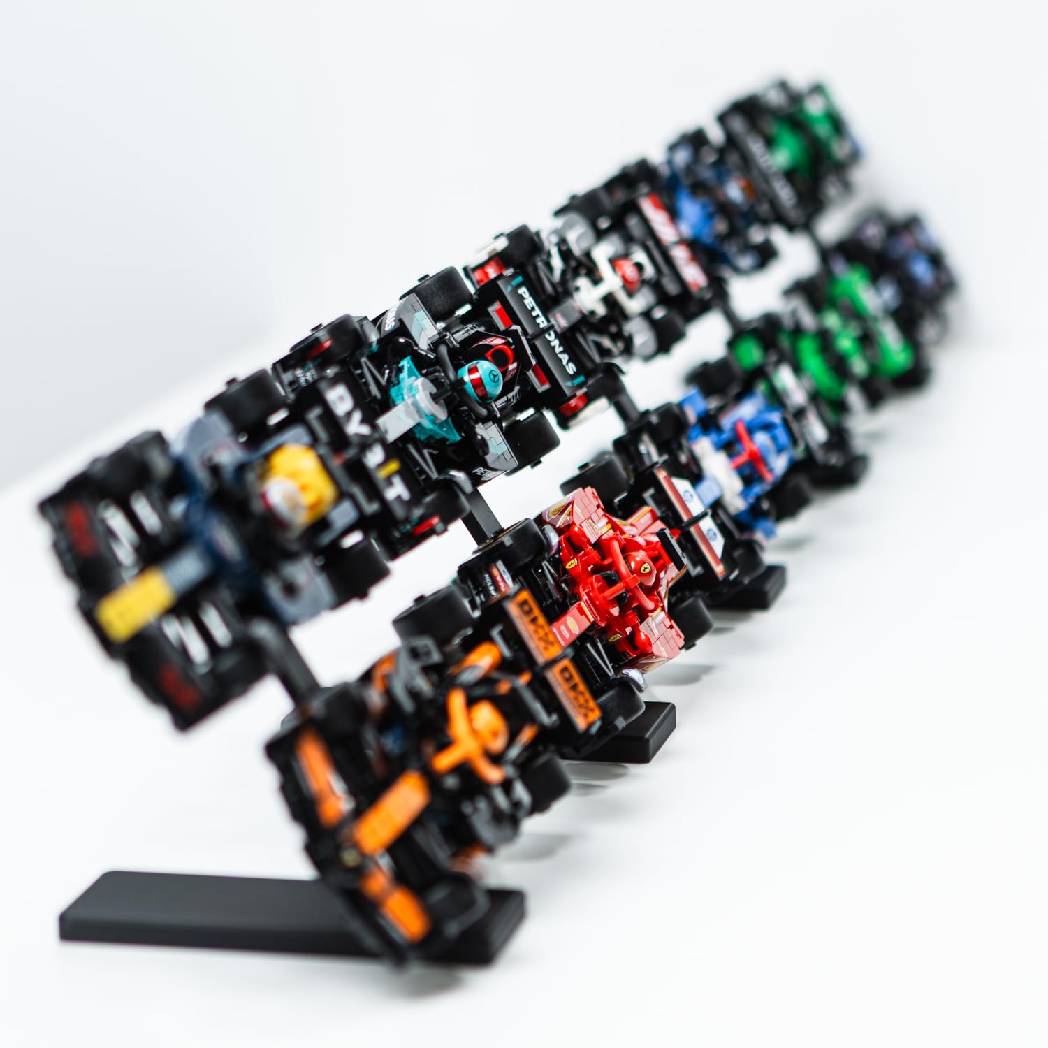 Speed Champions F1 Displayständer (5er-Pack) – Kompatibel mit LEGO Formel 1 Sets 76906 bis 76919 – Platz für 10 Autos – Vertikale Display-Erhöhungen für Rennwagen-Sammlung