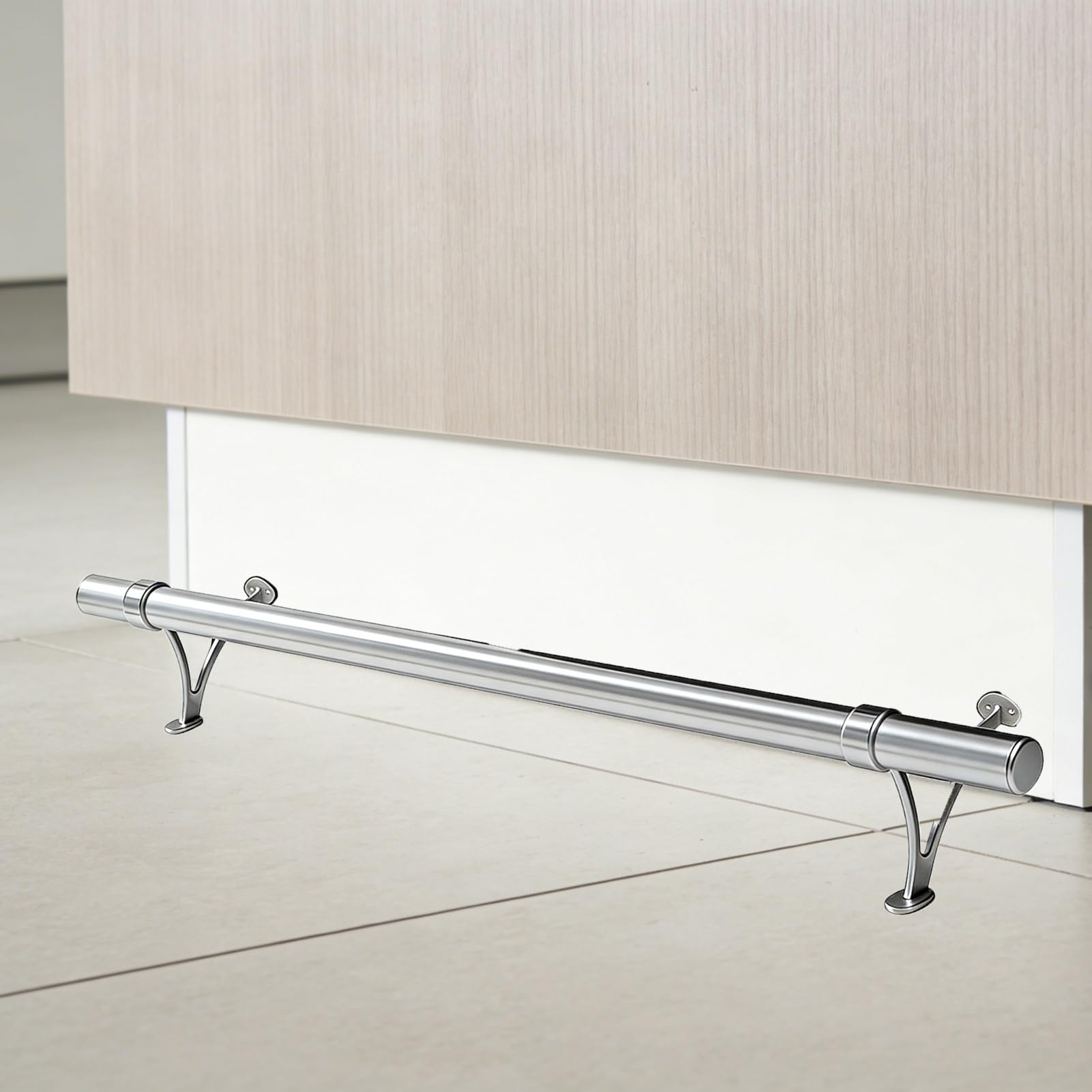 Barre repose-pieds dorée élégante de 128cm pour habiller un comptoir chic