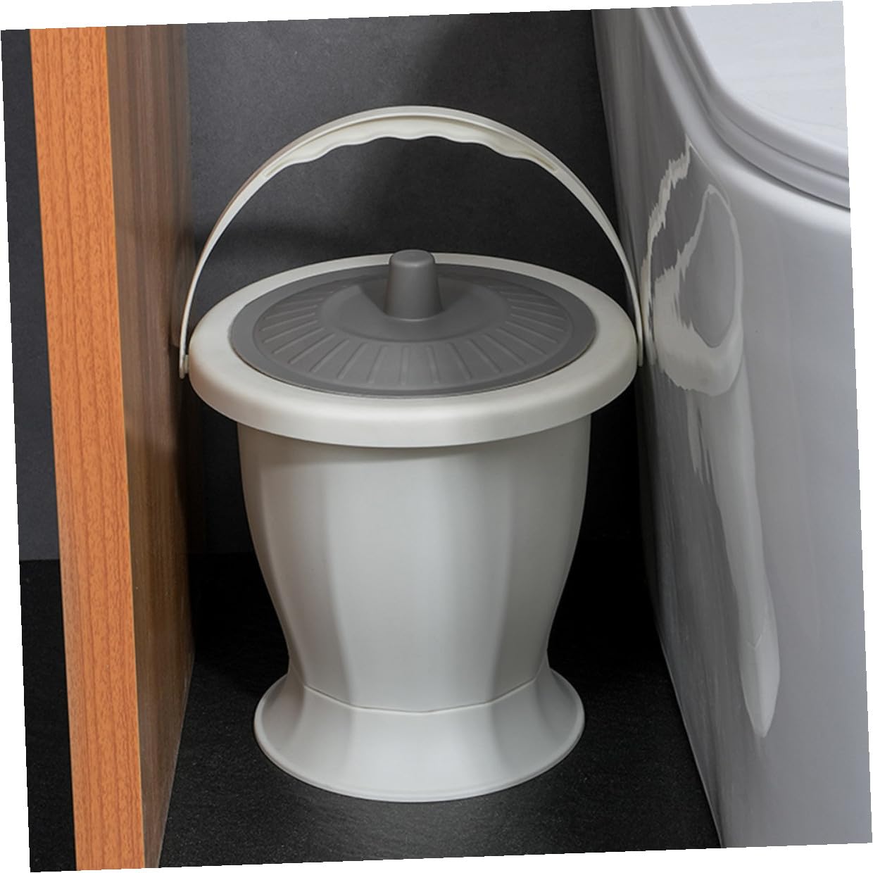 Vaso da Camera Portatile per Adulti in Plastica Coperchio 1 Pezzo | Casa e'Aperto, Riduce le Perdite, Superficie Antimacchia, Adatto a Anziani e Disabili