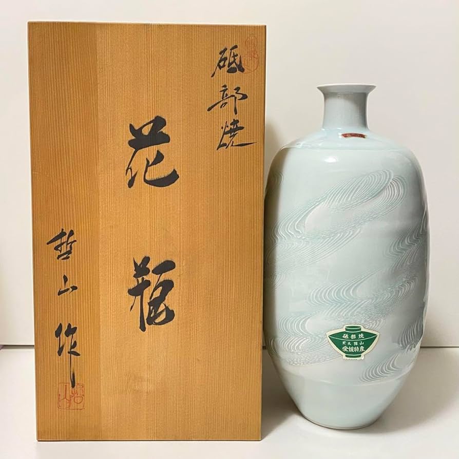 砥部焼花瓶（哲山作） Amazon.co.jp: 砥部焼 日本伝統工芸士 松田哲山 青磁 流水紋