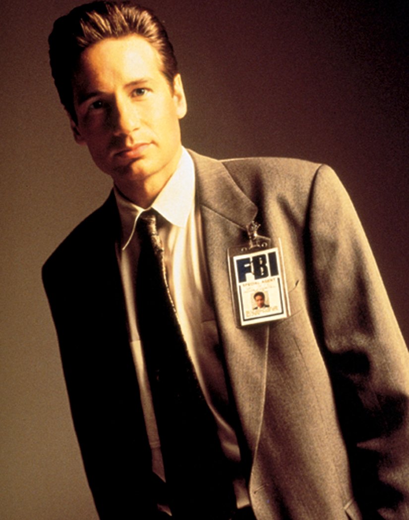 X Files Agent Fox Mulder Standing Pose Cult Favorite Sci