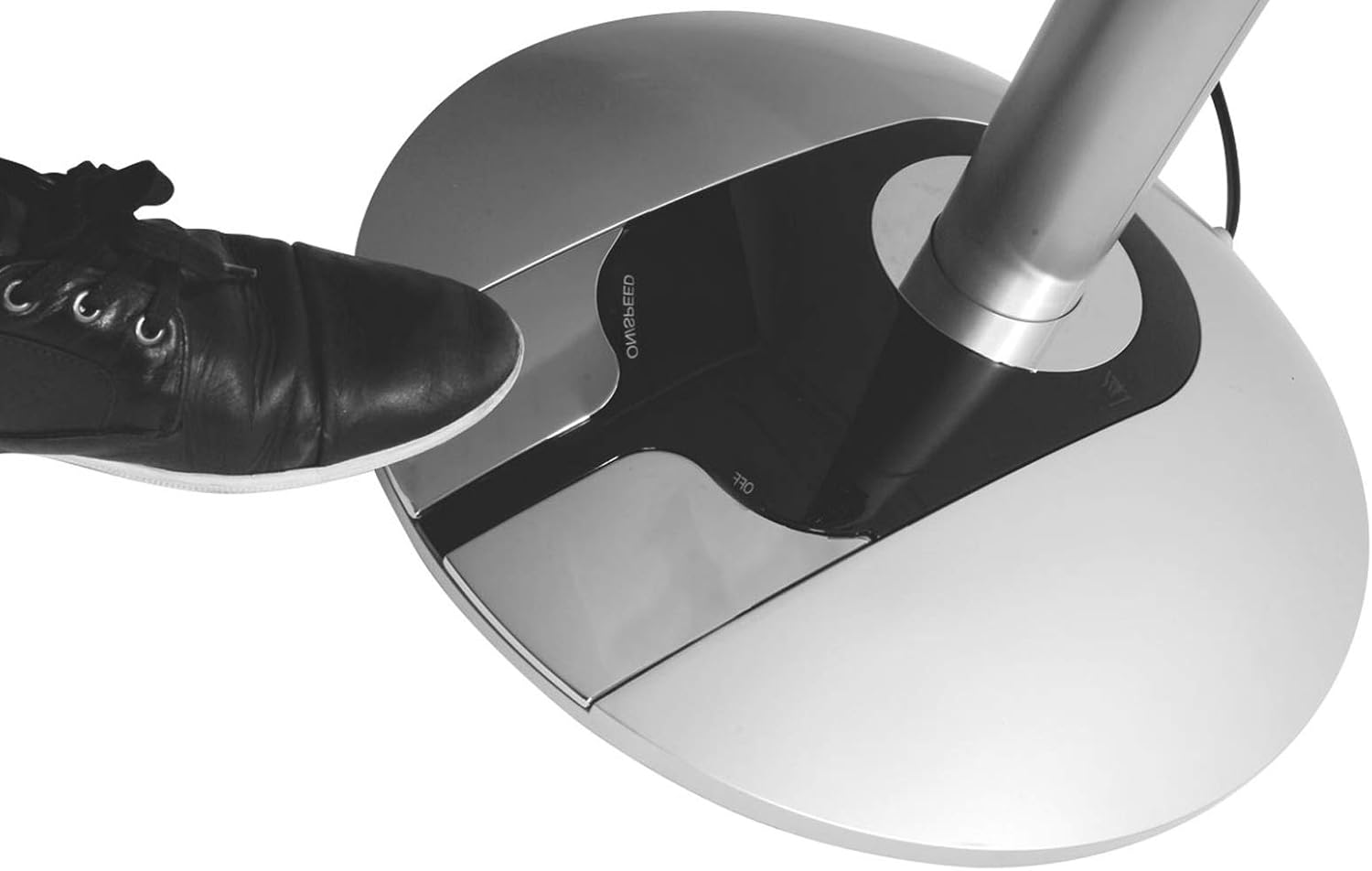 Apăsarea pedalei de picior a comutatorului Solis Fan-Tastic 750