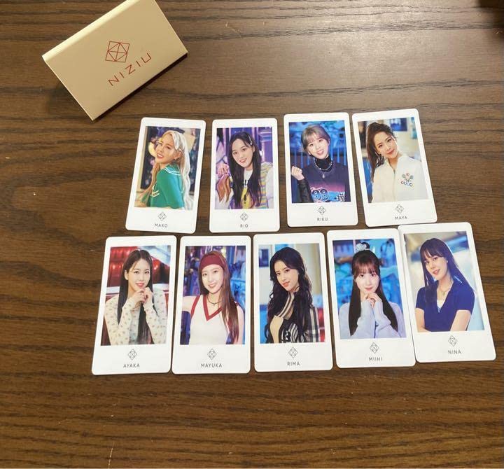 Amazon.co.jp: NiziU トレカ 9枚 セット : Toys & Games