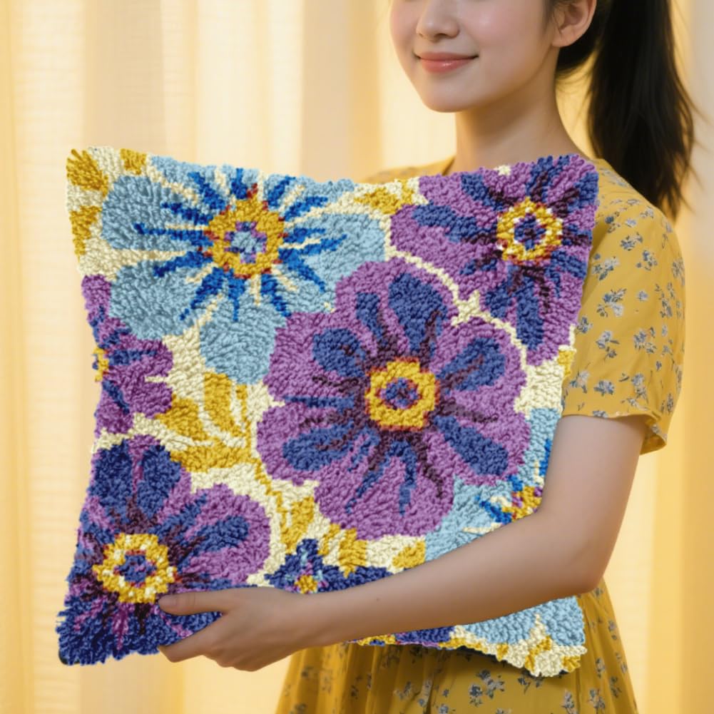 FREEBLOSS 17 x 17 Knüpfset Für Erwachsene Und Anfänger Lila Blumen Vorgedruckt DIY Häkel Und Knüpfset Kissenbezug Zur Dekoration Des Sofas Enthält Anleitung