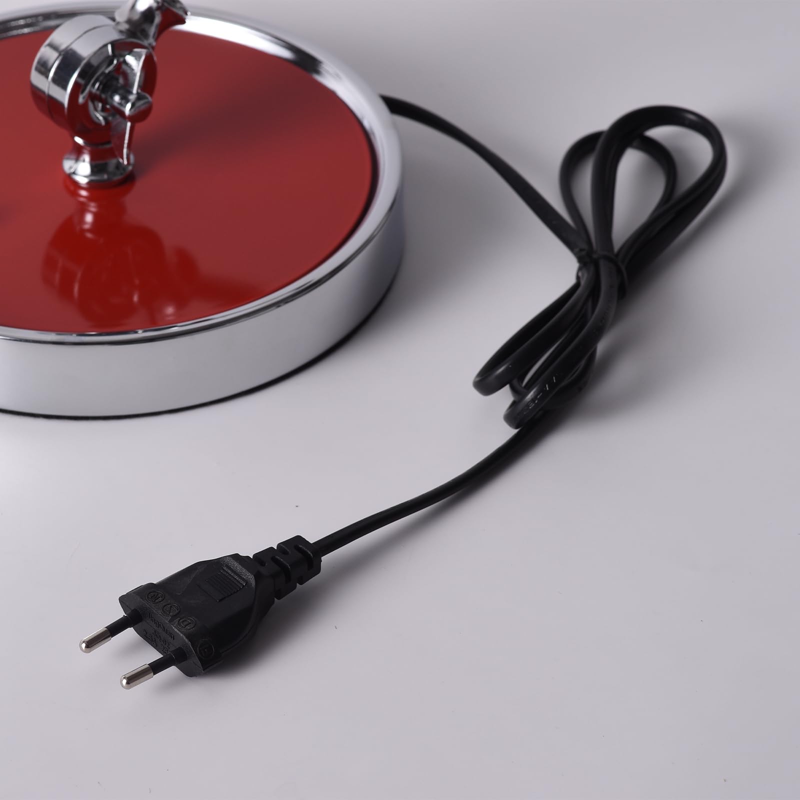 Alpinaluz Flexo de Mesa Bauhaus E27 Rojo y Cromo Metal Ø29 cm | Pantalla roja giratoria, brazo cromado ajustable e interruptor en base para escritorio, despacho, lectura o mesilla
