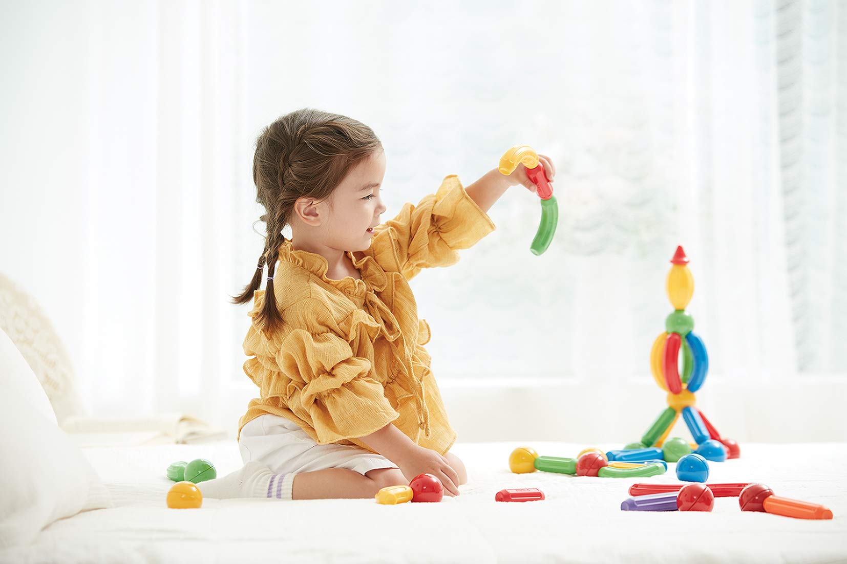 Theo Klein 656 Manetico Set Creativo, 85 mattoncini magnetici Colorati, 10 schede con Istruzioni di Montaggio, Giocattolo per Bambini a Partire da 1 Anno