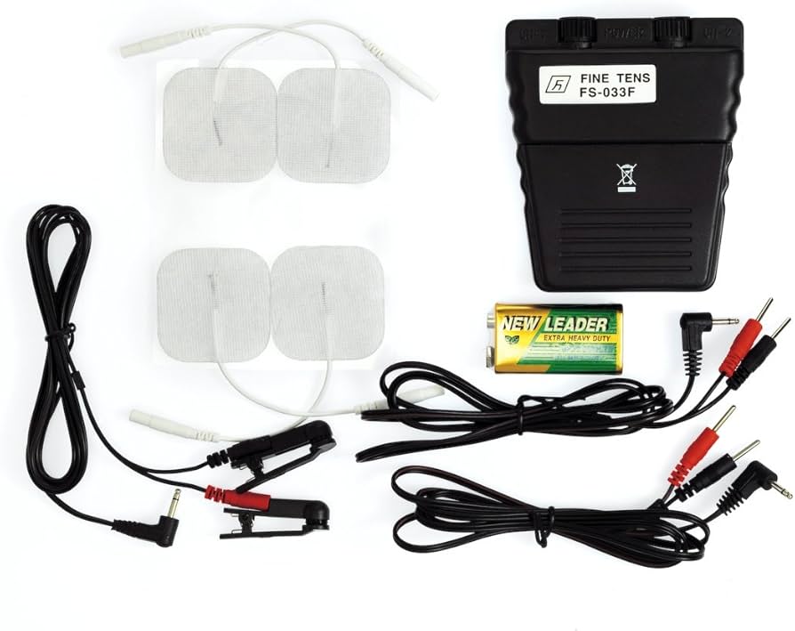 Shaffof külotli lezbiyen uning tugyonga ketgan dostiga ishqalanadi. Gey yigitlarning shahvoniy opishi