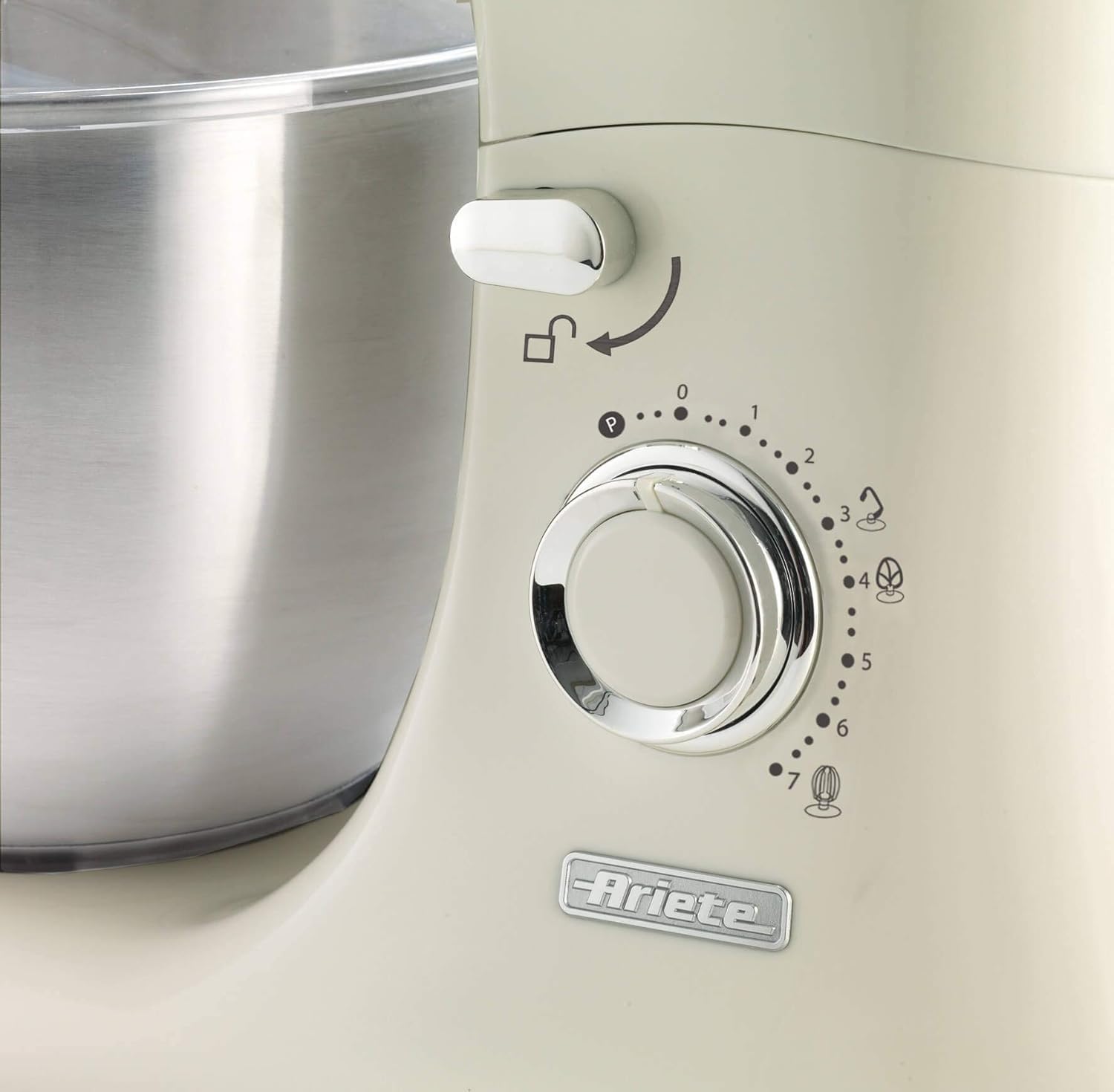 Ariete Pétrin Vintage 1588, Batteur Circulaire Pour Pain, Pizza, Gâteaux Et Pâtisseries, Hob, Fouet à Cœur Et Fouet à Fil Inclus, Capacité de 5,5 Litres, 7 Vitesses + Impulsion, 1200W, Beige