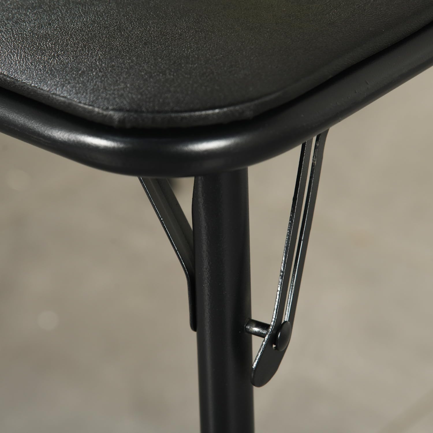 FurnitureR Tables Pliantes Square Noire, Structure Métallique Robuste et MDF Plateau Rembourré en Cuir Synthétique, Pliable et Portable pour Fête à Maison, Camping en Plein Air, Pique-Nique, 86 x 86cm