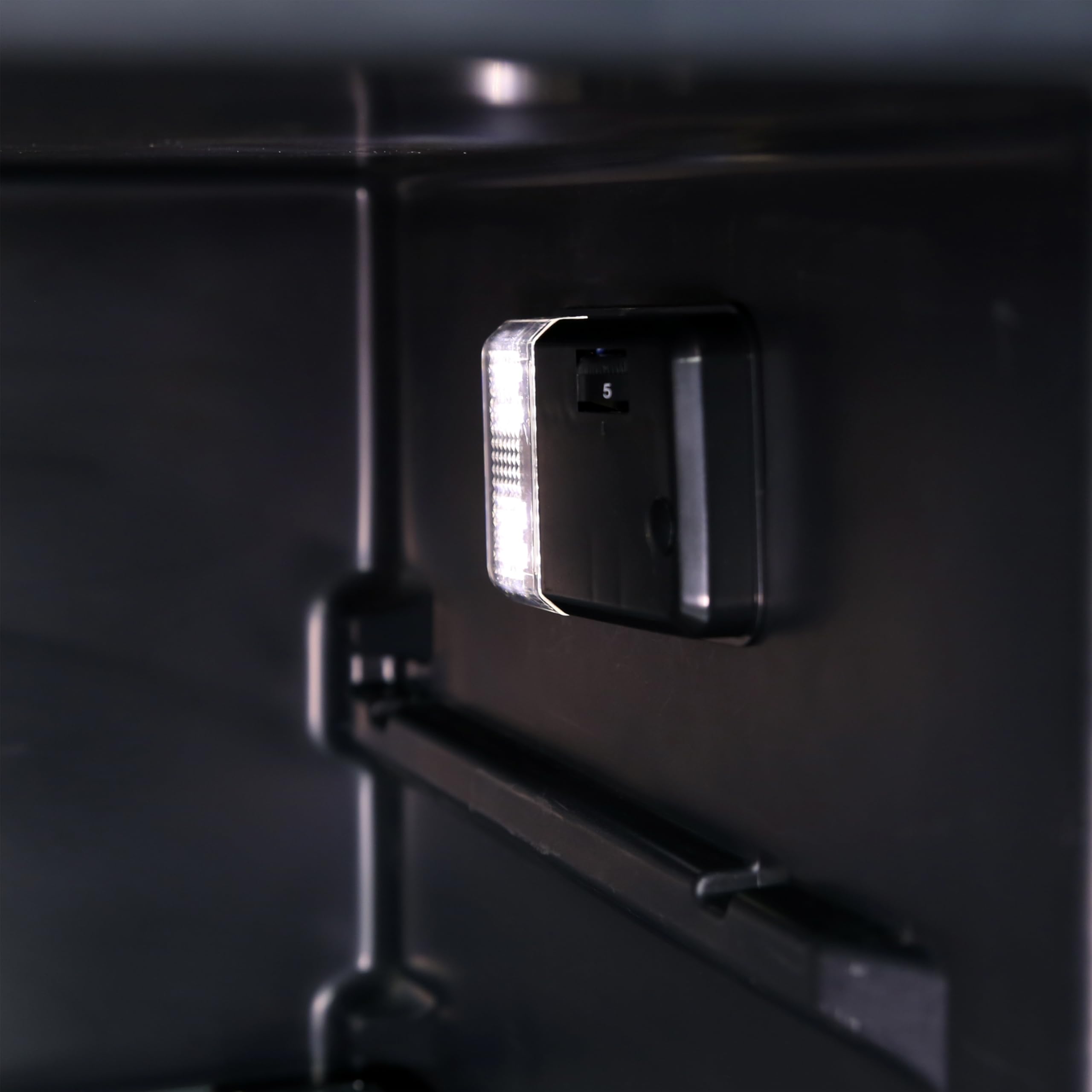 AR52T3SB Mini refrigerador compacto para oficina o dormitorio con puerta reversible con cerradura de seguridad, estantes de vidrio ajustables y control de temperatura y descongelación 5
