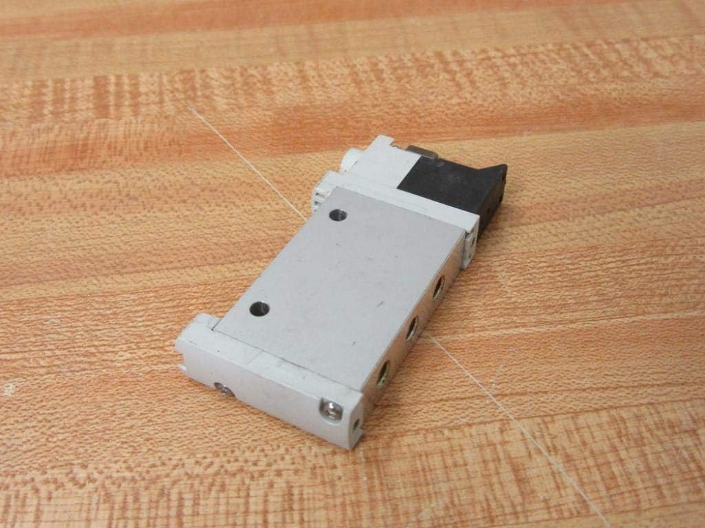 Bottom view of FESTO VUVG-L10-M52-RT-M5-1P3 valve showing M5 ports