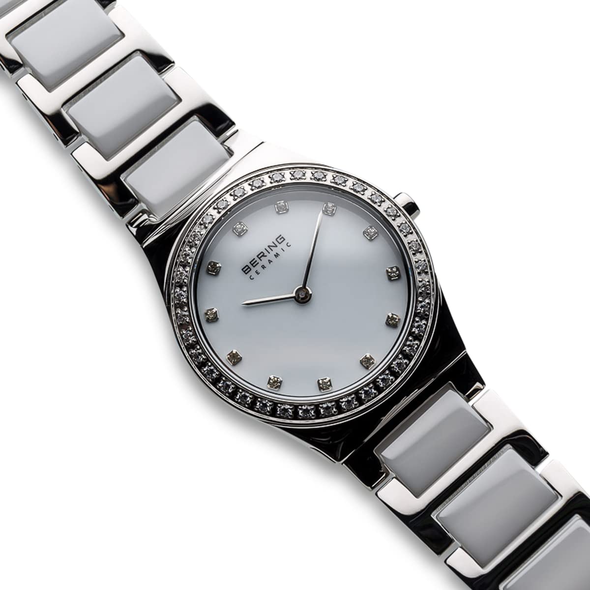 BERING Damen Quarz Uhr | Armbanduhr 30 mm Edelstahlgehäuse und Zifferblatt | Edelstahlband mit Keramikelementen | 5 ATM | 32430