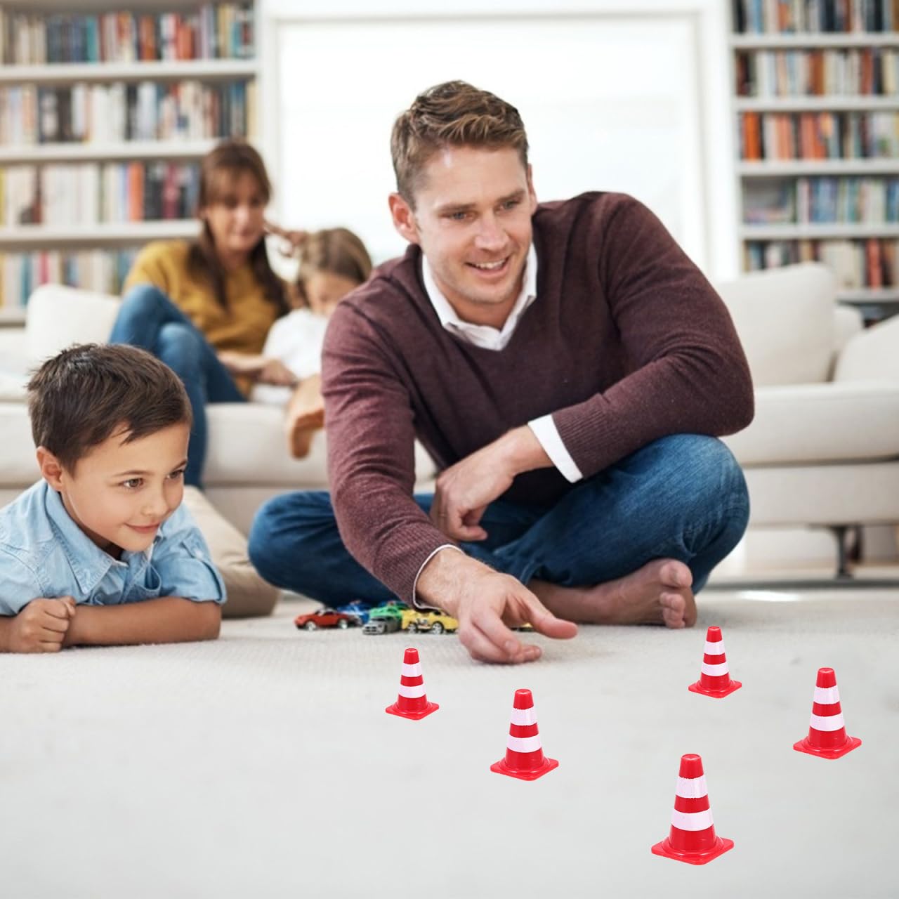 Mini conos de tráfico para niños: 50 piezas de mini conos de construcción, juguetes de mesa de arena, juguetes educativos para letreros de tráfico, decoración de pastel para niños y niñas 7