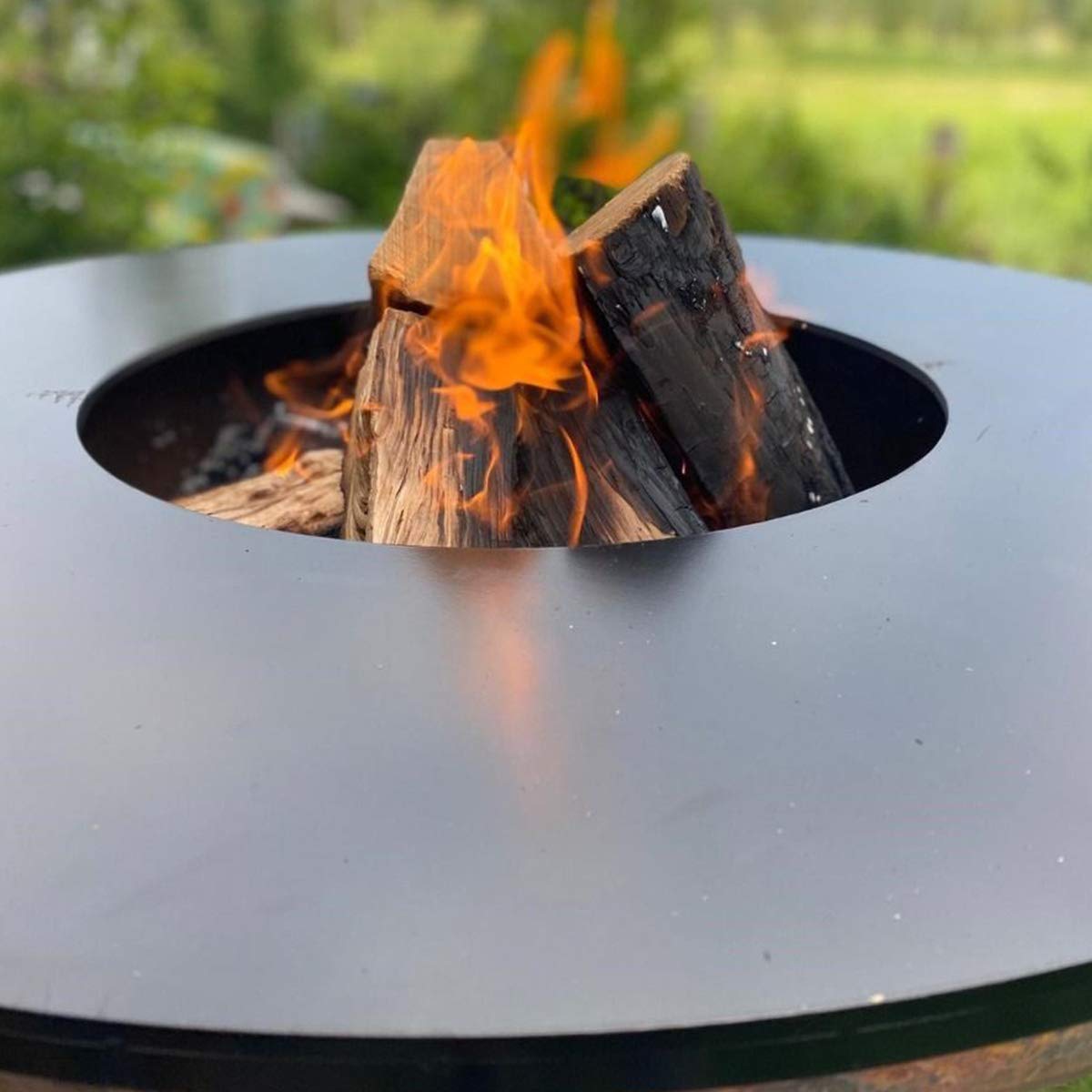BonFeu BonBiza Röst Feuerkorb für den Garten – Feuerschale Ø80 cm – Feuerstelle aus Stahl – mit Grillrost & Plancha