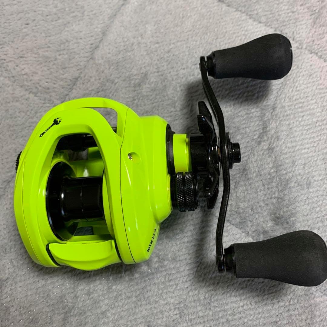 派手なベイトリール　ナマズに！ 派手なベイトリール ナマズに 奇妙でド派手なビッグベイトをナマズが