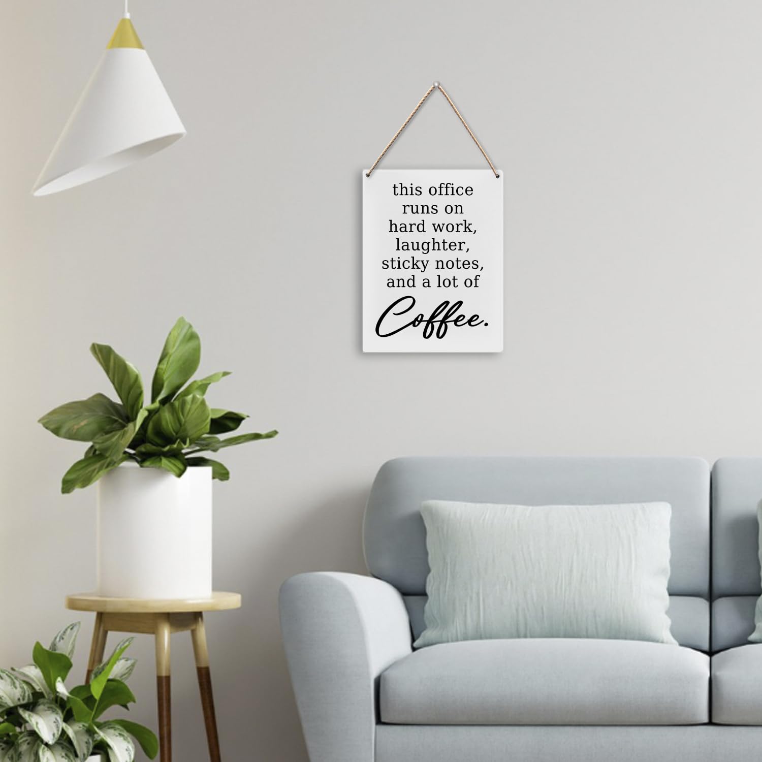 Dekoracja ścienna do biura, This Office Runs On Hard Work Wood Hanging Sign, Office Well Decor for Work, motywacyjna dekoracja ścienna, biuro inspirujący drewniany slogan wiszący znak 20 x 25 cm