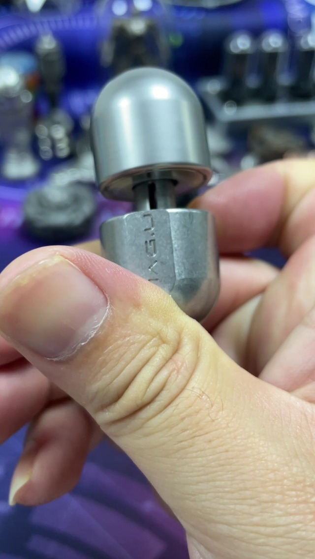 Amazon | 磁気浮上カプセルフィジェットトイEDC 大人の金属フィ