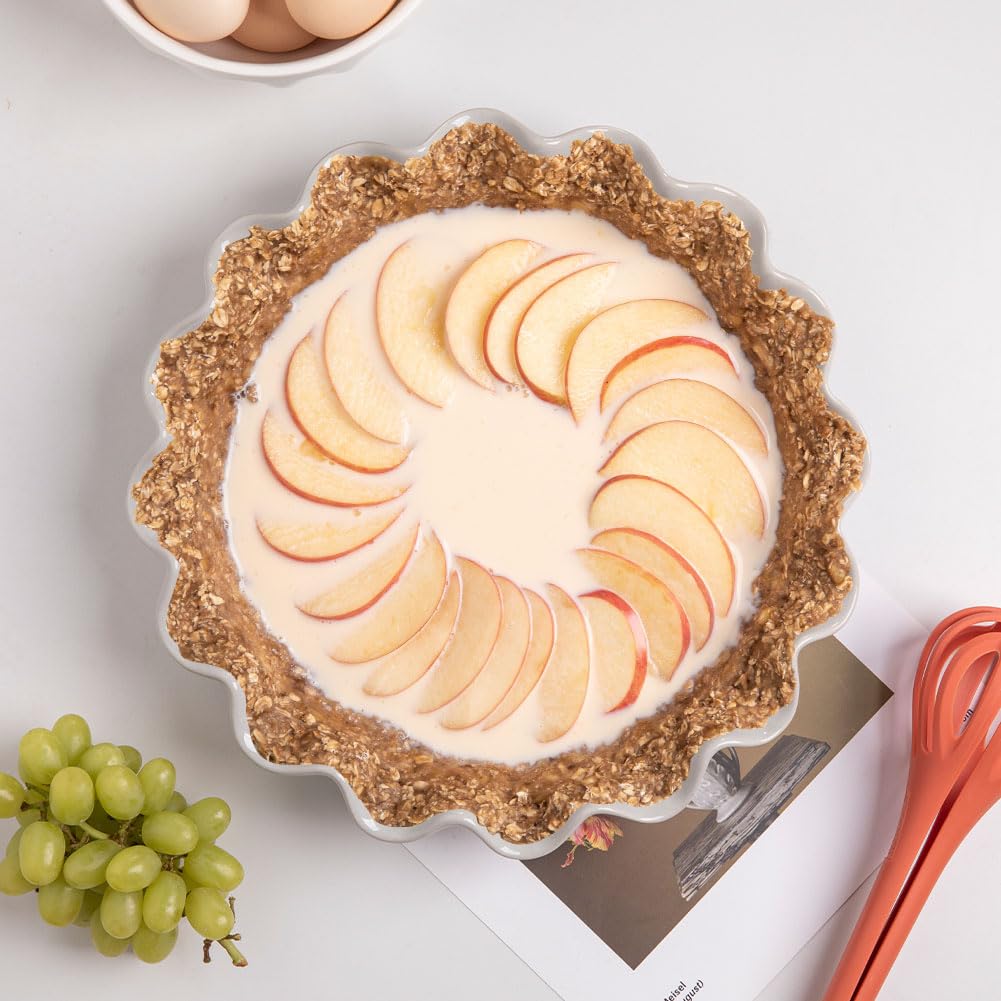Sweejar Kuchenform aus Keramik, 29,1 cm, tiefes und geriffeltes Porzellan, runde Kuchenform, antihaftbeschichtet, für Kürbiskuchen, Apfelkuchen, Kuchentöpfe mit modernem Bauernhaus-Design (weiß)