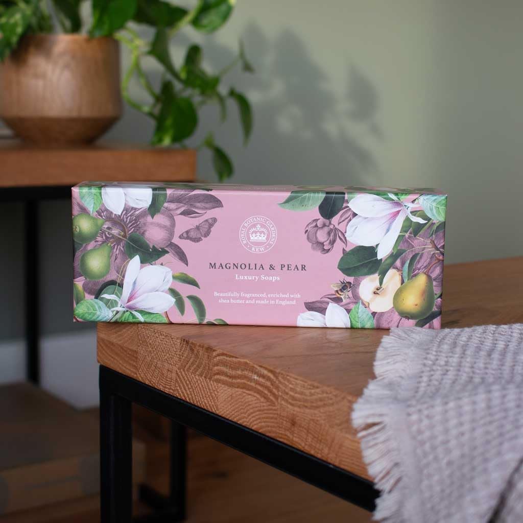 The English Soap Company Magnolia and Pear Kew Gardens Collection Triple Soap Gift Box (3 x 100g), Pink - Image 3