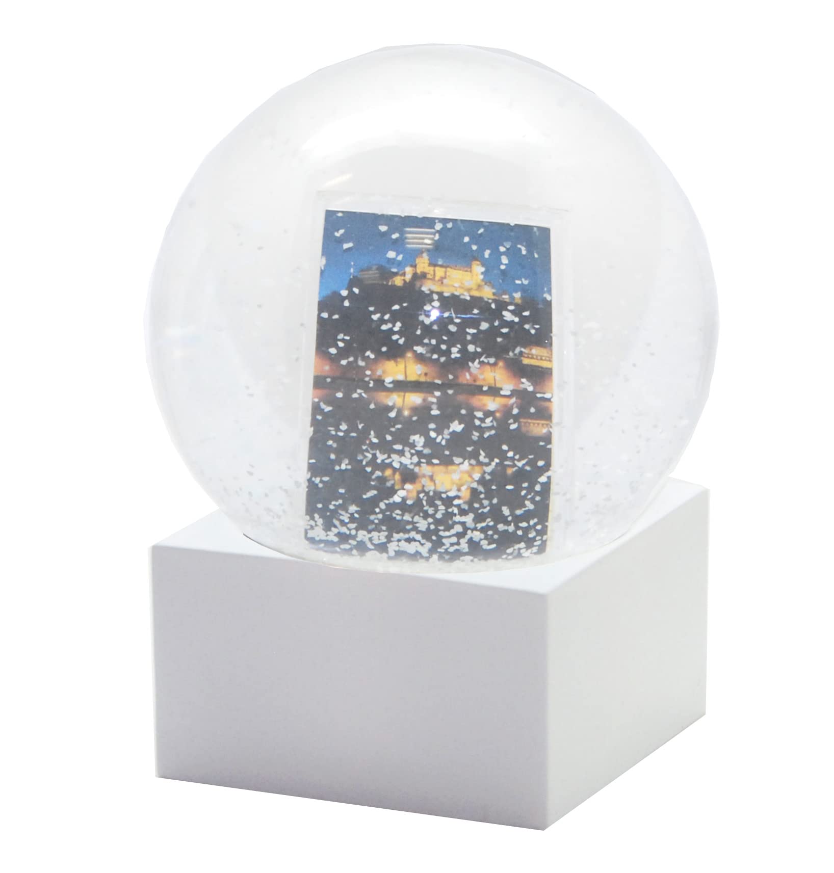 Snowglobe for You 40079 Boule à neige en verre rempli avec socle en plastique blanc carré 100 mm de diamètre