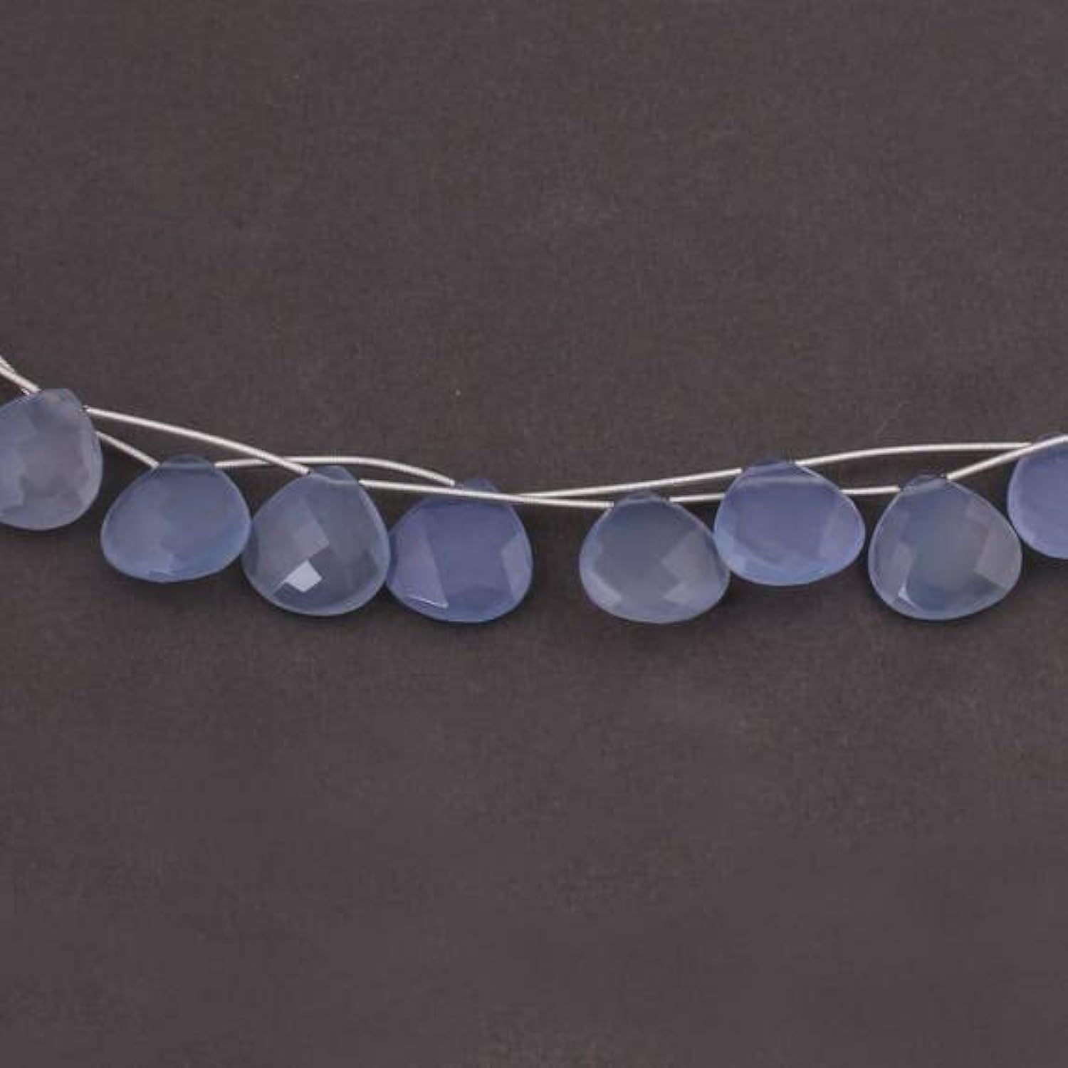 Faceted heart shape beads en calcédoine lavande pour sublimer les colliers ternes